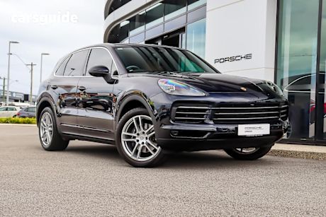 Blue 2019 Porsche Cayenne Wagon
