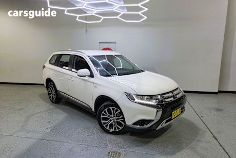 White 2018 Mitsubishi Outlander Wagon Es 7 Seat (2Wd)