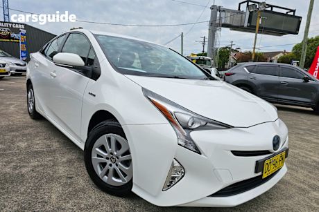 White 2016 Toyota Prius Hatchback I-Tech Hybrid