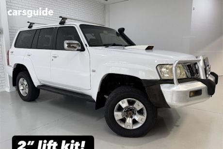 White 2004 Nissan Patrol Wagon St-S (4X4)