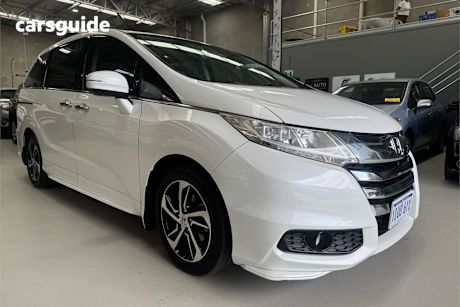 White 2015 Honda Odyssey Wagon Vti-L