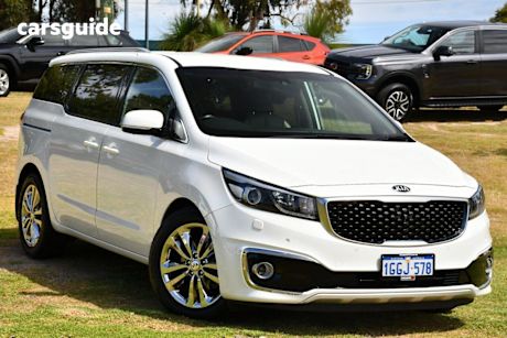 White 2017 Kia Carnival Wagon Platinum