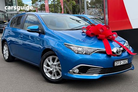 Blue 2016 Toyota Corolla Hatchback Ascent Sport