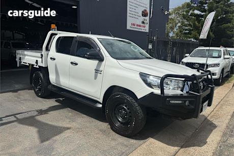 White 2018 Toyota Hilux Double Cab Chassis Sr (4X4)