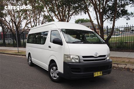 White 2008 Toyota HiAce Bus Commuter