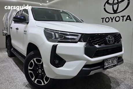 White 2025 Toyota Hilux Double Cab Chassis Sr5 48V (4X4)