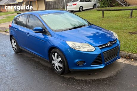Blue 2014 Ford Focus Hatchback Ambiente