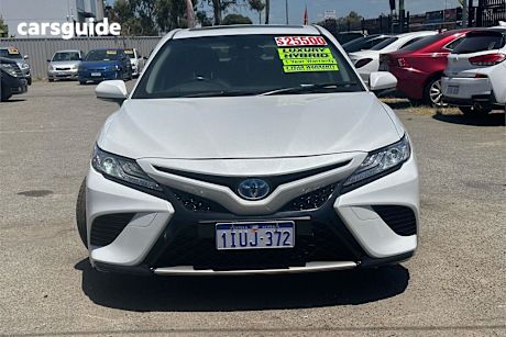 White 2020 Toyota Camry Sedan Sl
