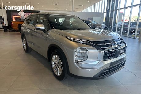 Silver 2025 Mitsubishi Outlander Wagon Es 5 Seat (2Wd)