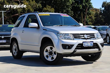 Silver 2013 Suzuki Grand Vitara Wagon (4X4)