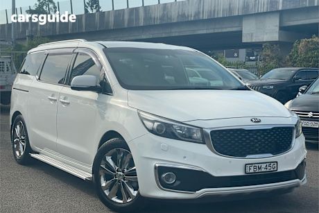 White 2016 Kia Carnival Wagon Platinum