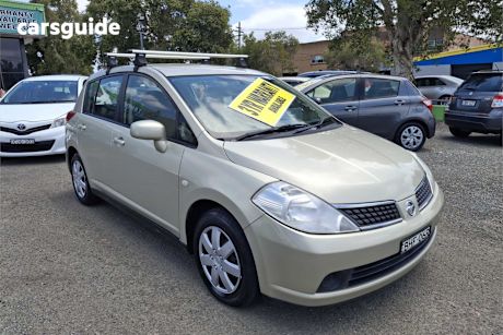 Beige 2008 Nissan Tiida Hatchback St