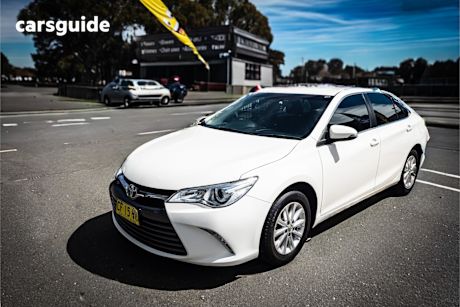 White 2015 Toyota Camry Sedan Altise