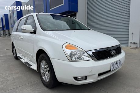 White 2013 Kia Grand Carnival Wagon Platinum