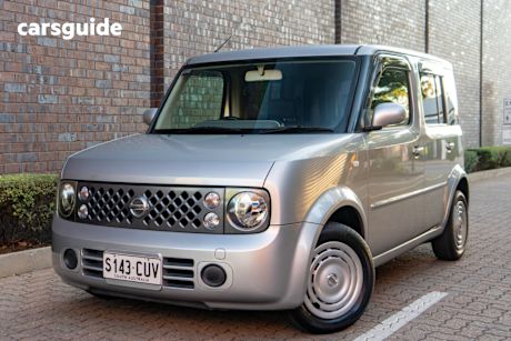 Silver 2005 Nissan Cube Wagon