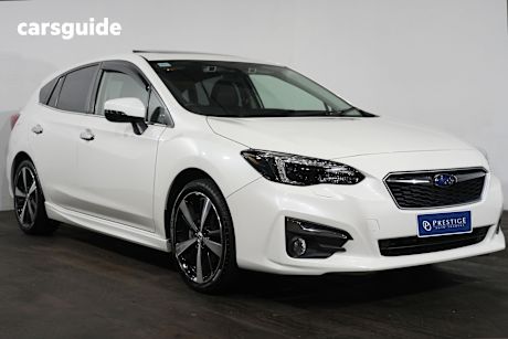 White 2017 Subaru Impreza Hatchback 2.0S (Awd)
