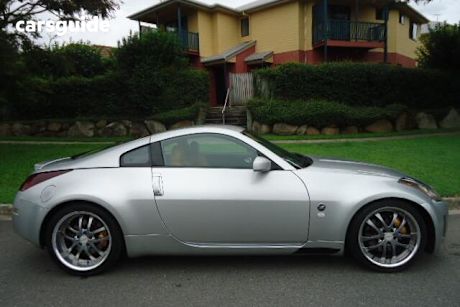 Red 1970 Datsun 240Z Coupe Sports