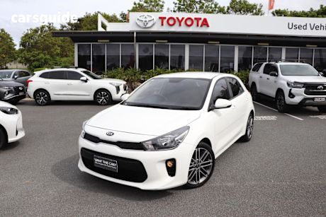 White 2019 Kia RIO Hatchback Sport