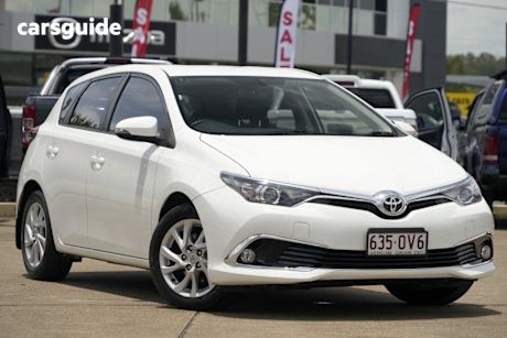 White 2017 Toyota Corolla Hatchback Ascent Sport