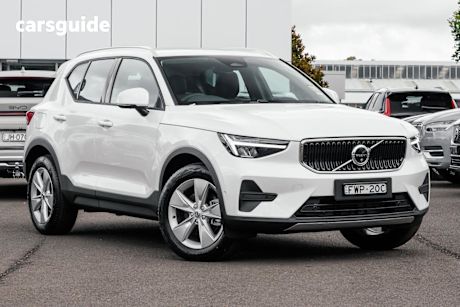 White 2025 Volvo XC40 SUV