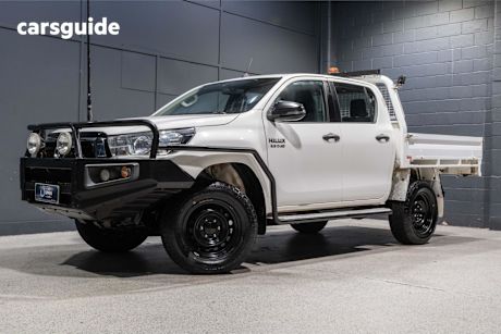 White 2018 Toyota Hilux Double Cab Chassis Sr (4X4)