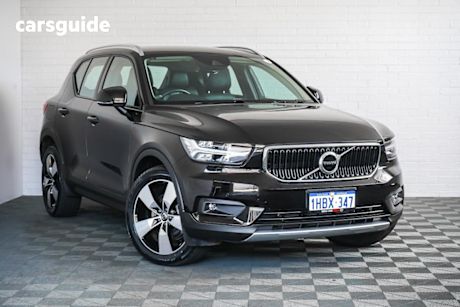 Black 2020 Volvo XC40 Wagon T4 Momentum (Fwd)