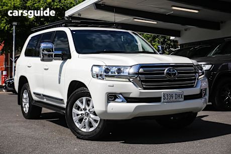 White 2017 Toyota Landcruiser Wagon Sahara (4X4)