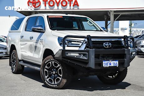 White 2020 Toyota Hilux Double Cab Pick Up Sr5 (4X4)