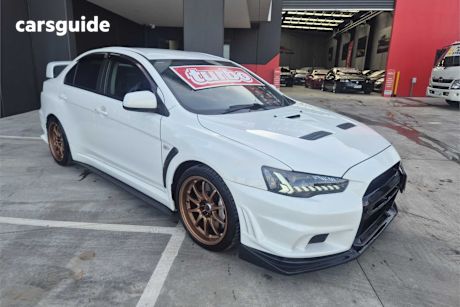 White 2009 Mitsubishi Lancer Sedan Evolution