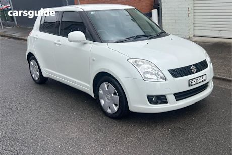 White 2009 Suzuki Swift Hatchback