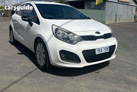 White 2011 Kia RIO Hatchback Si