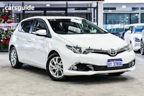 White 2018 Toyota Corolla Hatchback Ascent Sport