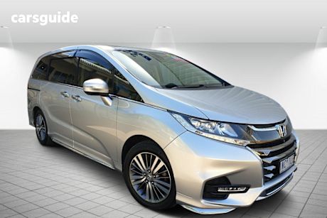 Silver 2017 Honda Odyssey Wagon Vti-L