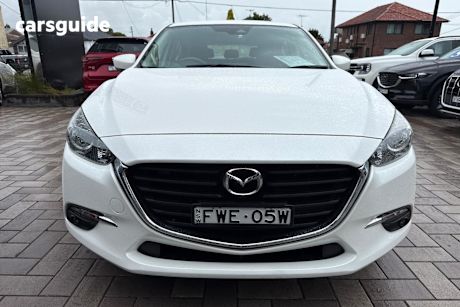White 2018 Mazda 3 Hatchback Touring