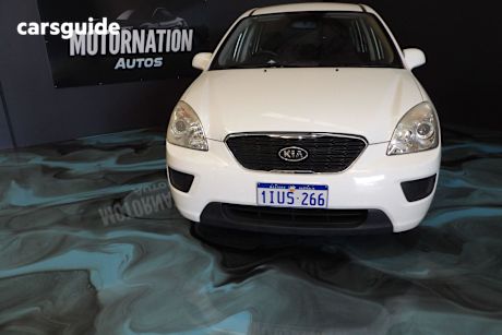 White 2012 Kia Rondo Wagon Si