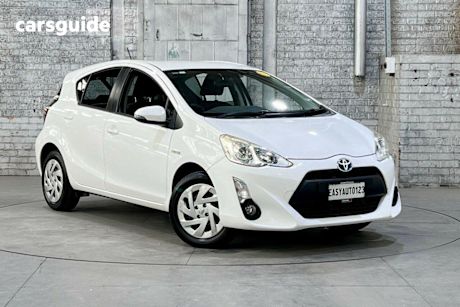 White 2016 Toyota Prius-C Hatchback Hybrid