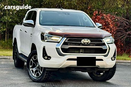 White 2020 Toyota Hilux Double Cab Pick Up Sr5 (4X4)