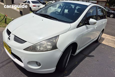 White 2007 Mitsubishi Grandis Wagon Ls
