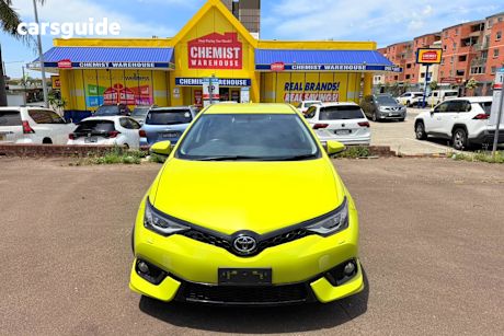 Green 2015 Toyota Corolla Hatchback Levin Zr