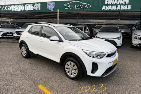 White 2023 Kia Stonic Wagon S