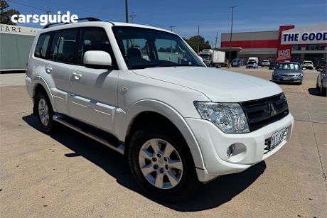 White 2013 Mitsubishi Pajero Wagon Glx-R Lwb (4X4)