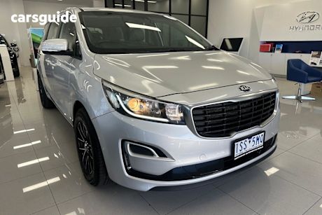 Silver 2018 Kia Carnival Wagon S
