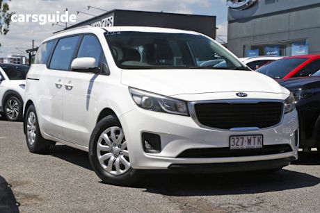 White 2015 Kia Carnival Wagon S