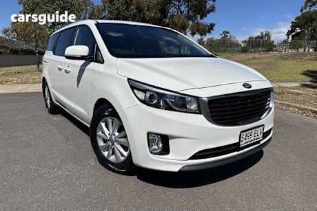 White 2016 Kia Carnival Wagon Si