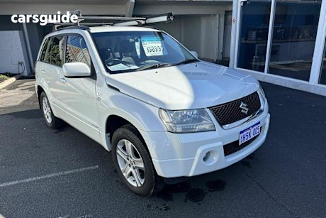 White 2006 Suzuki Grand Vitara SUV PRESTIGE 4X4