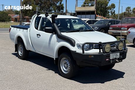 White 2013 Mitsubishi Triton Cab Chassis Glx (4X4)