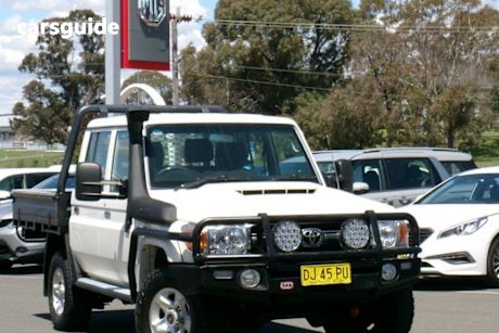 White 2020 Toyota Landcruiser Double Cab Chassis Gxl