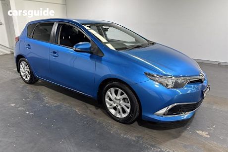 Blue 2016 Toyota Corolla Hatchback Ascent Sport