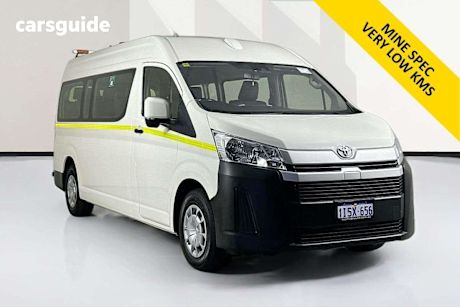 White 2022 Toyota HiAce Bus Slwb Commuter (12 Seats)