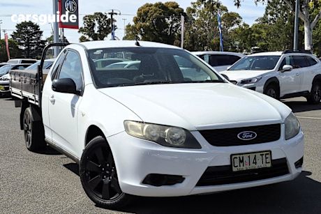 White 2010 Ford Falcon Cab Chassis R6 (Lpg)